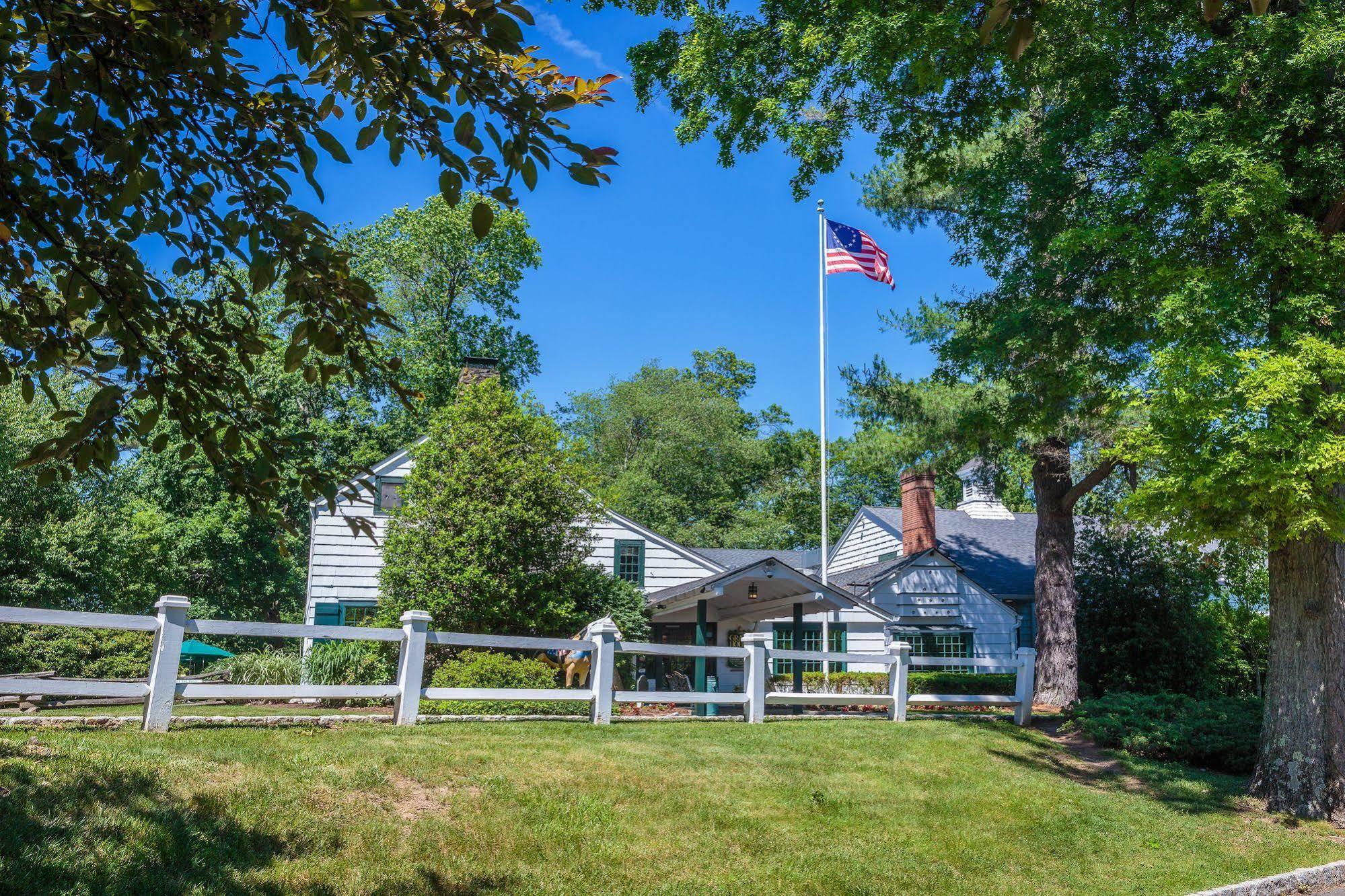 The Olde Mill Inn Basking Ridge Exterior photo